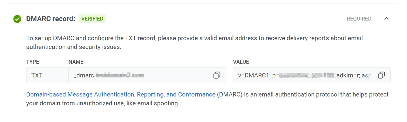 DMARC कॉन्फ़िगरेशन इंटरफ़ेस जो DMARC TXT रिकॉर्ड दिखा रहा है जिसे DNS सेटिंग्स में जोड़ा जाना है।
