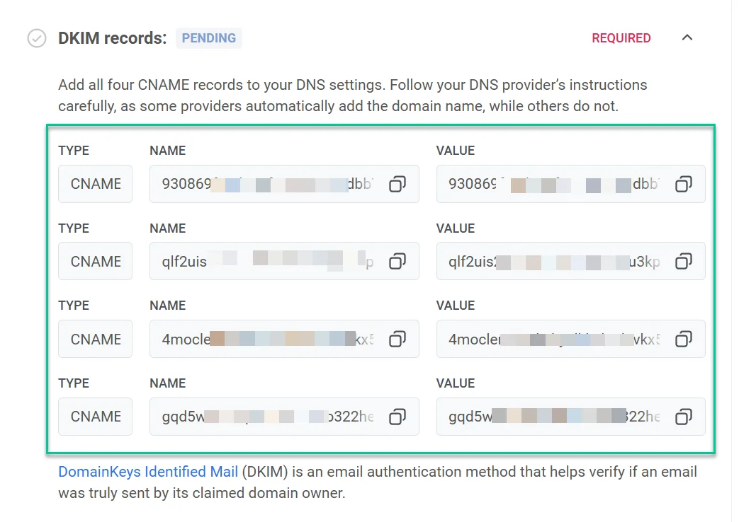 DKIM कॉन्फ़िगरेशन इंटरफ़ेस जो चार CNAME रिकॉर्ड दिखा रहा है जिन्हें DNS सेटिंग्स में जोड़ा जाना है।