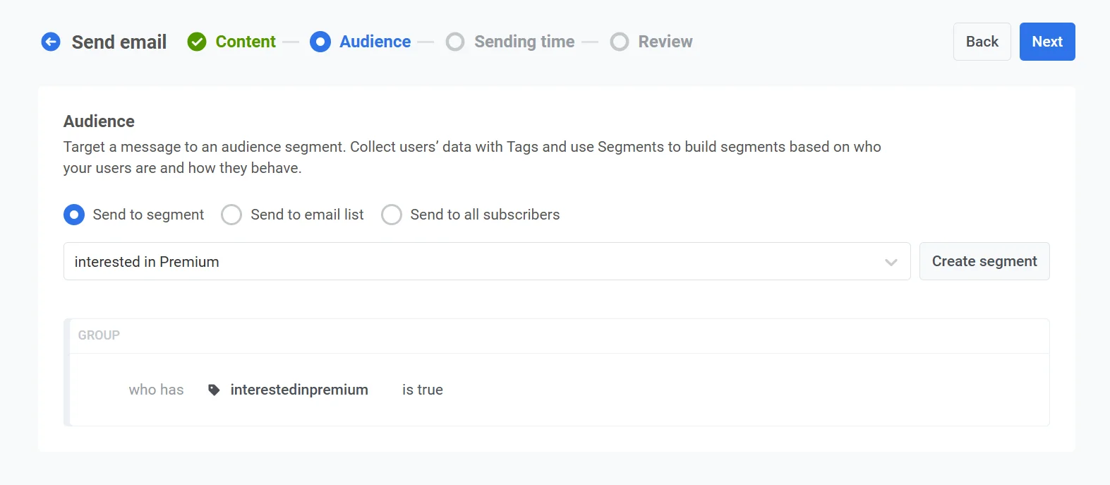 Opción Enviar a segmento con menú desplegable de segmento y botón Crear segmento en la configuración de la audiencia
