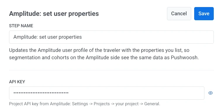 Drawer für Amplitude-Benutzereigenschaften festlegen mit ausgefülltem Schrittnamen und maskiertem API-Schlüssel