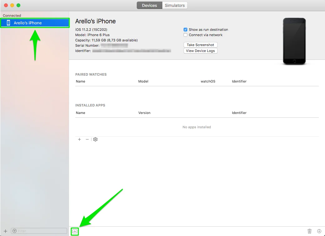 Vue de la console de l'appareil Xcode montrant les logs de l'appareil avec le bouton triangle vers le haut en surbrillance